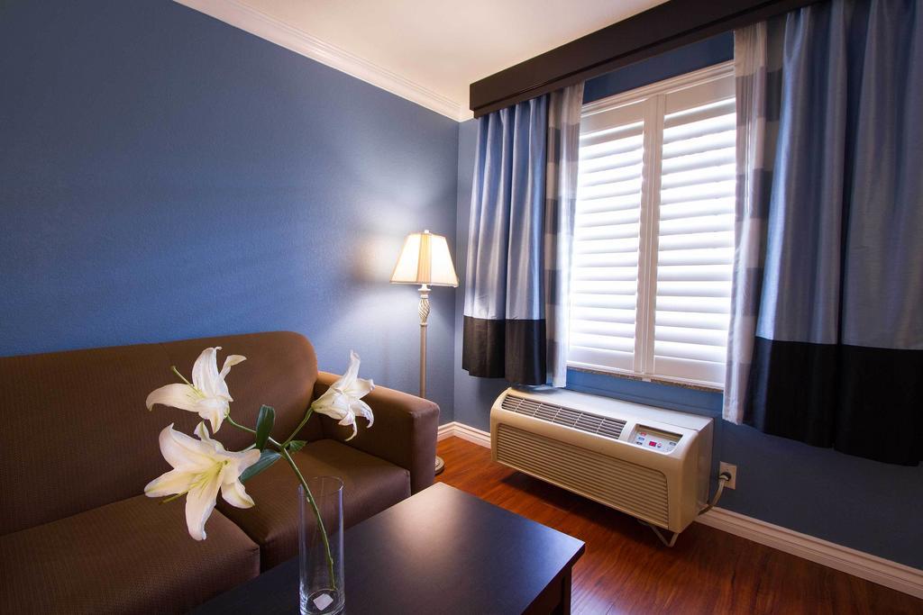 Regency In Angeles Hotel 2*