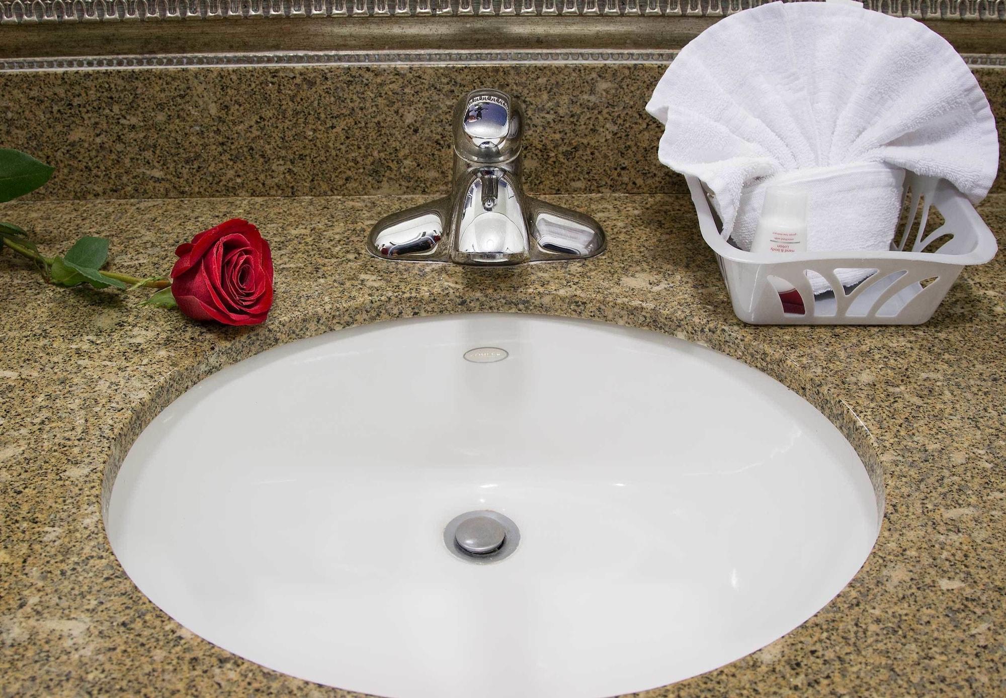 Regency In Angeles 2*