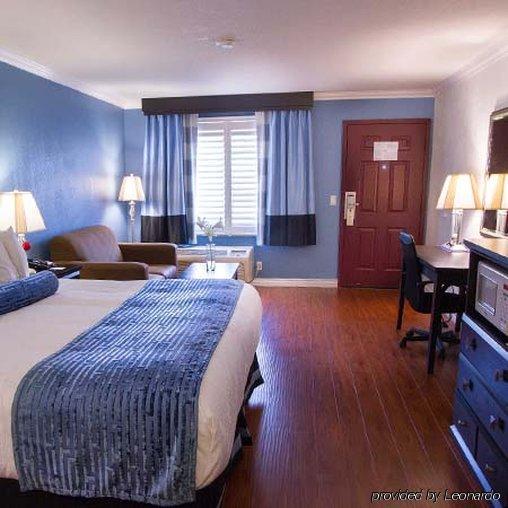 Regency In Angeles Hotel 2*