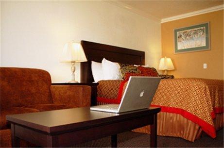 Regency In Angeles Hotel 2*