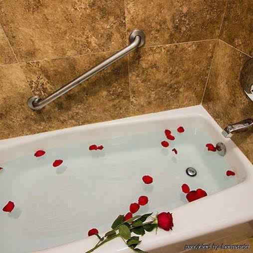 Regency In Angeles 2*